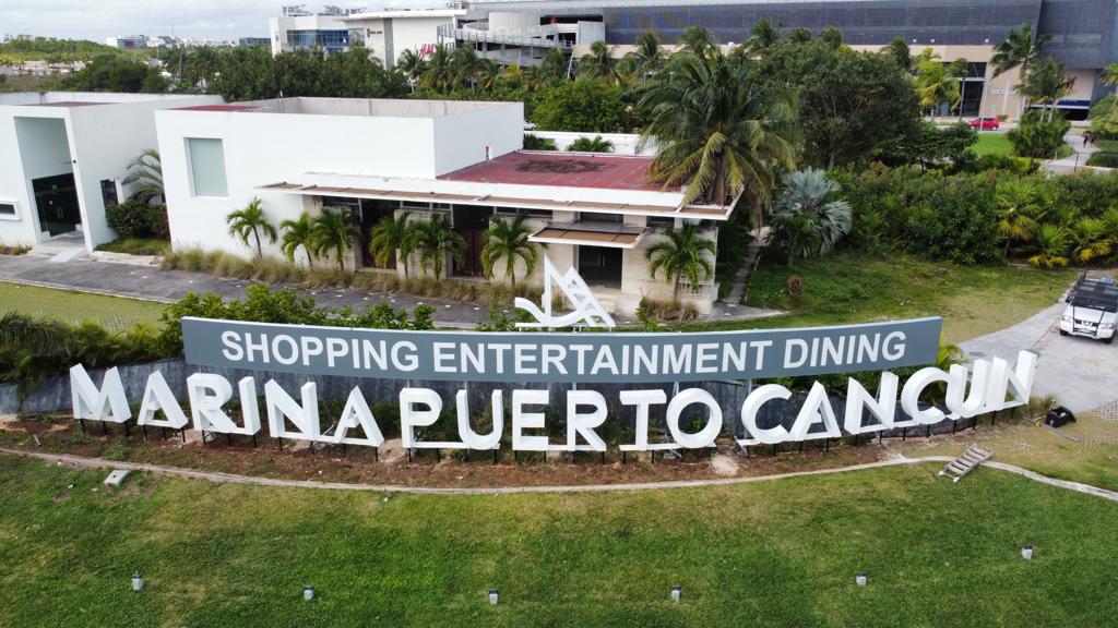 Marina Puerto Cancún — Letras monumentales exteriores + tótem